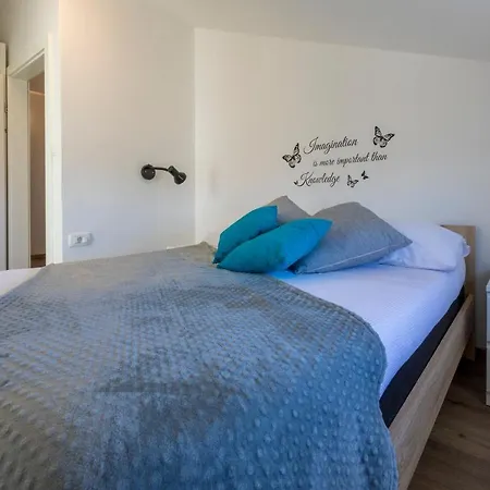 Apartament Dijana *